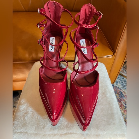 Steve Madden Clara Red Patent Heels, size 10 - Picture 2 of 3